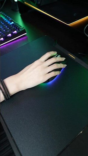 Pair a compatible Razer mouse with the Razer HyperFlux V2 Wireless Charging System – Hard edition.