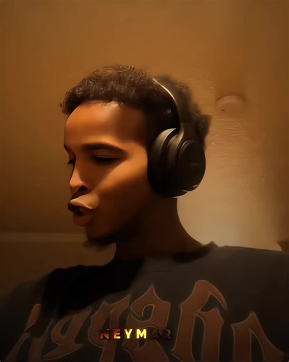 Sxpyal idinka no dhicin karo laptopka fadlan inta mesha ku cusub naso follow gareeya ✊🫶#goat_neymar_5 #sheikh_neymar #viralvedio #viraltiktokvideo #for_you_page @Sharma Boy