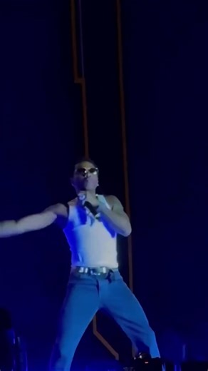 Wizkid performing “JORO” live at WELOVEYA FESTIVAL in Cotonou, Benin 🇧🇯💛 | Unorthodox Reviews