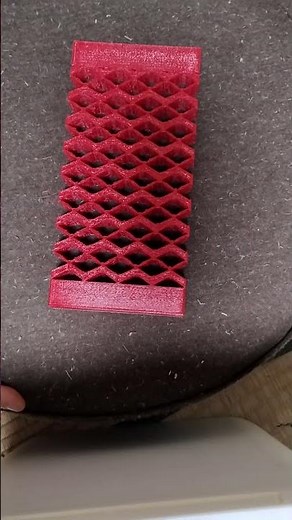 衝撃を吸収する直線ラティス構造（TPU）