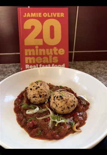 Hey Guys. 😍We are international 😭😭 Air Fryer Arancini Here is what you will need: 1 × 125g ball of mozzarella cheese 60g sun-dried tomatoes 1 × 250g packet of cooked basmati rice 2 tablespoons of self-raising flour (I used flour and a bit of baking powder) 1 courgette (160g) 2 cloves of garlic 1 × 400g tin of plum tomatoes 1 fresh red chilli 1 small bulb of fennel (160g) 1 lemon GIVEAWAY TIME!!📕📕 Win a signed copy of Jamie Oliver’s new 20-Minute Meals!! Here is what you need to do: Make sur