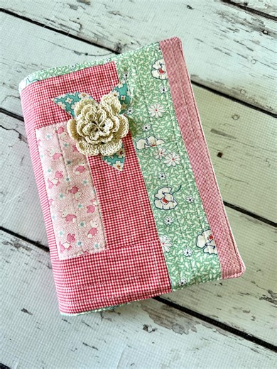 Vintage Quilt Bible Cover, Log Cabin Patchwork Style, 1940's Feed Sack - Etsy