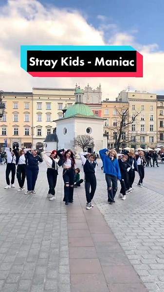 Hanging out with @flare_dsq in the middle of recordings 🤘🔩 #kpop #fyp #dc #viral #maniac #straykids #kpopcoverdance #krakow #poland #dlaciebie #foryourpage