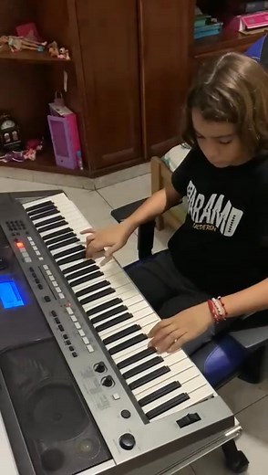 Aram Joel Calderon Diaz es un jovencito con mucho talento musical de Colombia con una excelente habilidad en el acordeón, el piano y la guitarra y la amónica y con una excelente interpretación musical una GRAN ESTRELLA⭐️DE LA MÚSICA y nos comparte este excelente video con esta bonita interpretación musical en piano espero que les guste y como Amigo Land Grandes Estrellas es un honor estarlo apoyando y los invito a todos ustedes a seguirlo en sus redes sociales y darle todo su apoyo | Amigo Land 