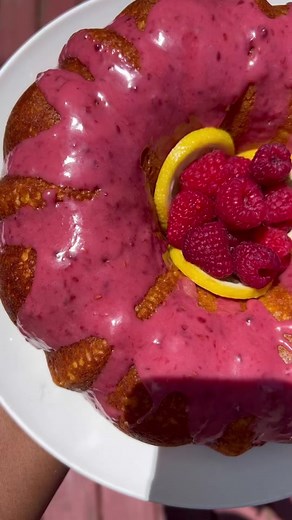 Delicious Raspberry Lemonade Bundt Cake Recipe