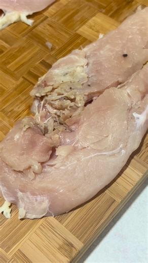 What is wrong with the meat!? This is from Sam’s club! I’ve heard of butcher box online, are there any other sites you guys are using to get better quality meats delivered to your door? I need recommendations! I just don’t trust the grocery stores anymore! Everything looks weird, the taste is off. Just ugh! 🤮🤮 #samsclub #chicken #weirdmeat #recommendations #sendhelp | Danielle Curlee