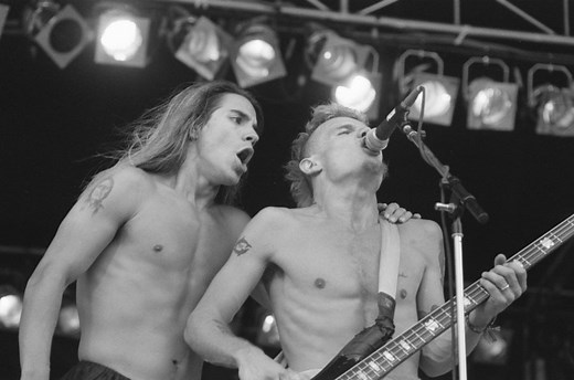 Anthony Kiedis and John Frusciante debut 'Under The Bridge'