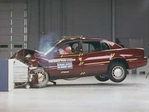 1999 Buick Park Avenue moderate overlap IIHS crash test