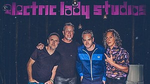 "Ik herinner met België als het land waar ik ging pintelieren." Stijn sprak met James Hetfield en Kirk Hammett van Metallica. Ze hadden het over de nieuwe plaat, een crazy fan tribute en de band met België. Check het volledige interview via http://bit.ly/2gpQIin | Studio Brussel