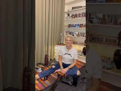 Melanie Lowe - Samson Q8X Unboxing 🎤