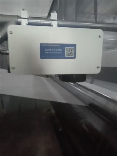 The XKCON near-infrared moisture analyzer is used in paper mills for real-time monitoring of paper moisture content, with an accuracy of ±0.1% to ±0.5%. An alarm is triggered when the moisture content exceeds the warning threshold, ensuring high production efficiency and convenience.Whatsapp: 8613789825855, Email:liu-geng@163.com, 6079594@qq.com #moisturetester #moisturetest #Automation #factorylivevideo #customersite #paperdiy