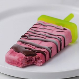 These creamy, dreamy tahini popsicles are exactly what you need to cool off this summer. ☀ Recipe: https://tasty.co/compilation/tahini-popsicles-2-ways Get the popsicle sticks used in this video to make this recipe at home: https://amzn.to/2HfdN1Y | Goodful