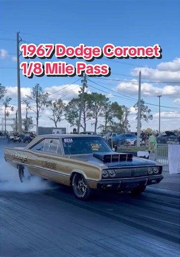 Who doesn’t love the sound of a Big Block Mopar first thing in the morning?!? Allow me to play the sound of my people 😎🇺🇸 #mopar #racing #mechanic #classic #dragracing