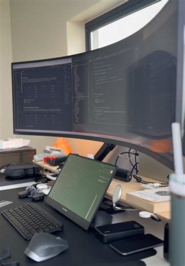 10 top things to know as a frontend developer: 1. HTML/CSS: These are the backbone of any web page. HTML (Hypertext Markup Language) structures the content on the web, while CSS (Cascading Style Sheets) styles the content. 2. JavaScript: This is the key programming language for front-end development. It adds interactivity to your website. 3. Responsive Design: With the variety of devices available today, it's important to ensure your website looks good and functions well on all device sizes. Thi