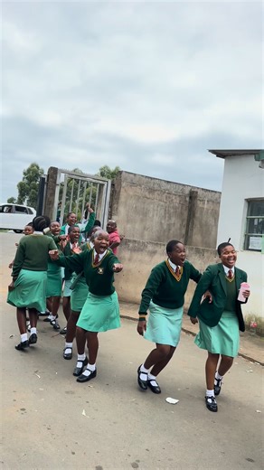 We are live at Sibusisiwe Comprehensive High School, a feeder school of DUT, located in Umbumbulu, KwaZulu-Natal, celebrating a 100% pass rate in 2025. #MatricResults2025 #ENVISION2030 #CreativityDistinctiveImpactful | Durban University of Technology