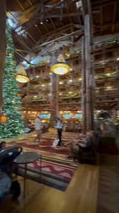 A quick walk through Disney’s Wilderness Lodge to see the Christmas tree! | See WDW