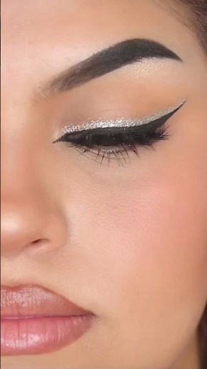 🖤🤍 beautiful glitter eyeliner tutorial #makeuptutorial #glamour #makeuptips #softglamlook #ytshorts