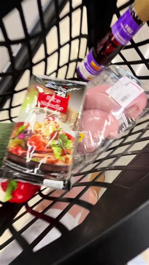 except @millie roy is amazing so i can’t show you how i made it.. but she followed an easy chicken stir fry recipe on google😋😋 #fyp #mealprep #mealprepinspo #lunchideas #highprotein