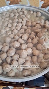3.1M views · 78K reactions | Proses pembuatan bakso menggunakan mesin giling, alhamdulillah orderan bulan ini luar biasa Pemesanan bakso 0822 5440 4677 pengiriman khusus seputar kota tarakan dan kalimantan utara #bakso | Ulfa Handayani | Facebook