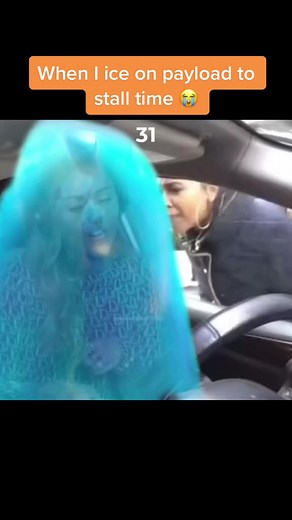 The enemies waiting around me 😭 (via @Averbees) #overwatch #overwatchclips #overwatchfunnymoments #overwatch2