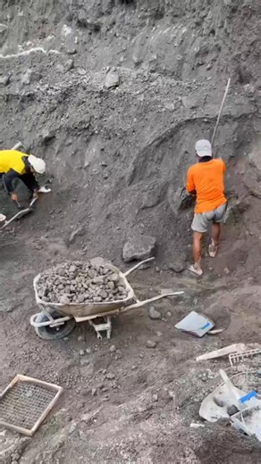 27K views · 188 reactions | Aktivitas penambangan pasir di atas bukit #fbpro #virals #menetisasi #reels #fyp #merapi | Mining The Volcano | Facebook