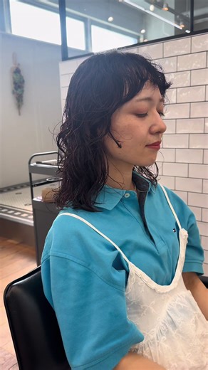 長さは変えなくても顔まわりの長さや、レイヤーの長さを変えるだけでイメージチェンジに👍 #ウェーブヘア #パーマヘア #表参道 #カーリーガールメソッド