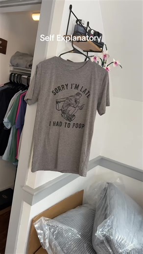 The fun T-shirt, that self-explanatory, hey you gotta do what you Gotta do. You gotta poop you gotta poop if it makes you late or not. #menstshirt #menstshirts #poop #poopoo #poopy