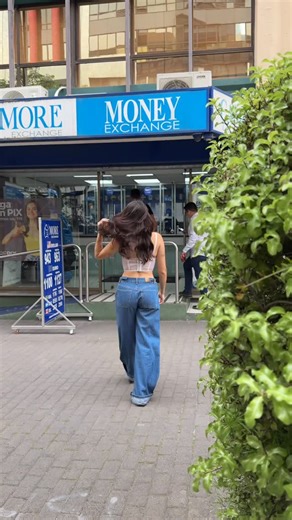 Valeria García 🐈‍⬛ | 💸 ¿Buscas el mejor lugar para cambiar tus divisas? 💸 ¡Te tengo el dato! Si vas de mi parte, te harán un descuento especial 😱 Te presento... | Instagram