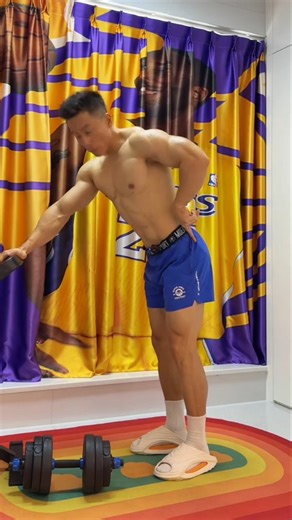 Single-arm dumbbell row Q action details! #viralshorts #thegymsm