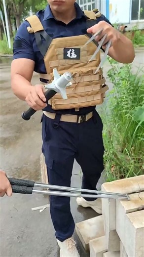 #Batoniorcom High-performance self-defense stick #Multifunctional retractable hiking stick #dog-rep