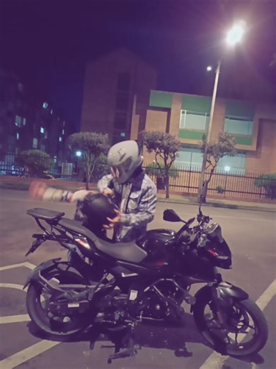 Cómo aprender a subir a la moto para mujeres