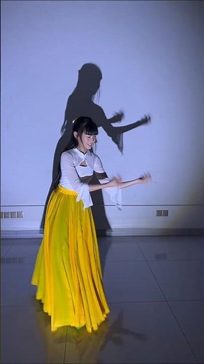 Mesmerizing Shadow Dance Performance 💃 Grace, Beauty & Magical Moves That Will Leave You Speechless