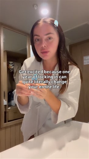 Madi | Women’s Health Coach on Instagram: "One year of focusing on YOU can change everything… Not just your body. Your mindset. Your standards. The way you move through life. A fitness goal isn’t about shrinking yourself, it’s about building self trust and self respect. The confidence you will have knowing you say you do the things you set your mind to is unmatched. It teaches you discipline when motivation disappears. It teaches you patience when results feel slow. It teaches you resilience whe