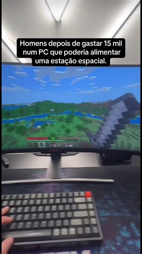 Minecraft fica em outro nível nesse setup triplo ultra wide!