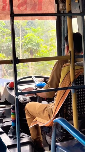 Ashok Leyland Bus Engine Roaring Sound 💖 #automobile #ksrtcbus #enginesound