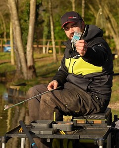 DO YOU STRUGGLE TO SEE YOUR FLOAT 🫵 Variable light levels are often a problem for match anglers during the winter ☀️ especially when trying to see delicate bites on pole floats. To solve this issue Steve carries a small pack of black silicone in his tackle box, this allows him to change the colour of his float bristle in seconds ⁉️ Need a pack yourself 👉 https://bit.ly/4gObHoA #AnglingDirect #PoleFloat #FishingTip #MatchAngler | Angling Direct