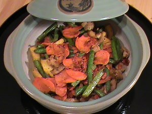 Apple Goji Berry Chicken -- Quick & Easy Chinese Cuisine Presented by Chinese Home Cooking Weeknight