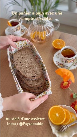 Comment transformer une serviette en panier à pain (astuce simple et élégante)