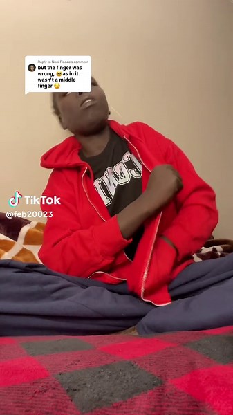 Replying to @Noni Flooza | middle finger