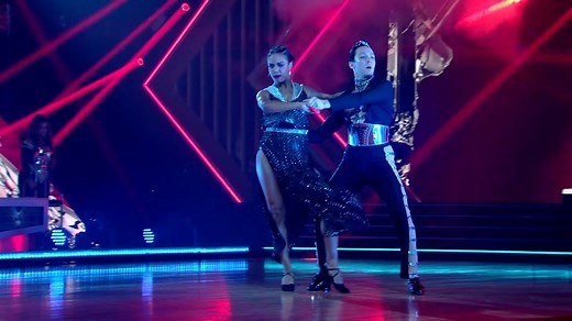 Our faces after Johnny Weir’s Tango: 🤯🤩 | Dancing with the Stars