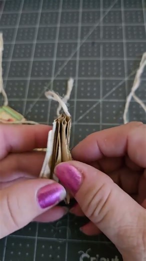 #botanicalchristmaschallenge CUTE mini ornaments using ephemera pieces and scraps