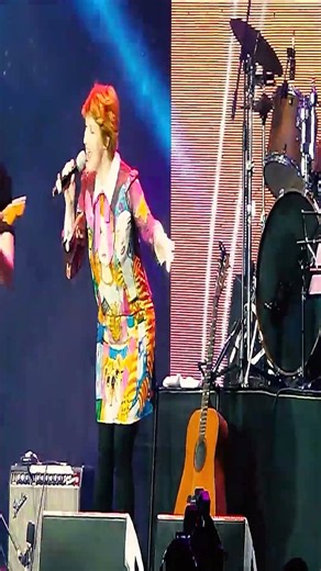 THERE SHE GOES (Leigh Nash) Momentum Live MNL