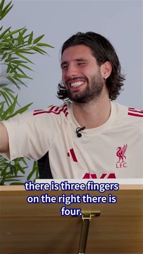 Salah & Szoboszlai try painting 🎨