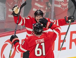 Brad Marchand scores as Canada beats Sweden