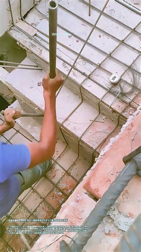 鉄筋を曲げて階段を造る：建築現場の手作り工具による加工技術