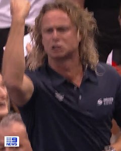 Swimming superstar Ariarne Titmus has set a new world record in the women's 400m freestyle at the World Championships. Her coach Dean Boxall was elated to say the least! MORE: https://nine.social/h9t #9News | WATCH LIVE 6pm | 9 News Melbourne