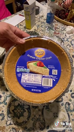 how to bake an almond cheesecake! leave a comment if you want to try this recipe :) #baking #cheesecake music by bensound
