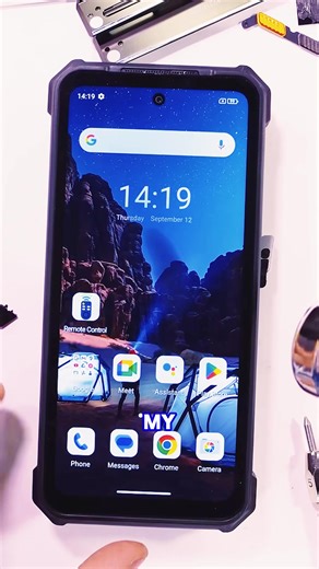 The world's MOST DURABLE smartphone has a few extra tricks #jerryrigeverything #iphone17promax #iphone #apple #tets