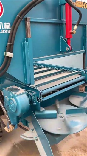 AgriculturalFertilizerSpreader #FertilizerSpreaderTruck #DryAndWetManureSpreaderTruck