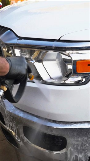 Superior Image on Instagram: "Detailing addicts, this one’s for you🤝⬇️ 💎Diamond Brite💎 is the do-it-all degreaser detailers trust when they need fast, powerful cleaning without harsh acids. From engine bays to wheel wells to interior plastics, it cuts through grime and brightens surfaces in seconds. 🧪Dilutions🧪 10:1 Heavy 20:1 Medium 30:1 Light ✨ Why it belongs in every detailing setup: 🧼 Melts away grease, dirt, and road film 🛠 Safe on all exterior surfaces, plastics, leather, vinyl, car